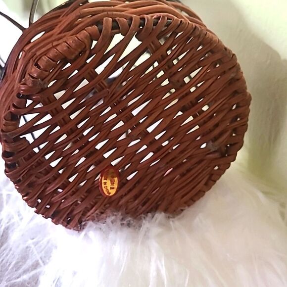 Single Bottle Wine Carrier with Metal Leaves & Wicker - Picture 7 of 7